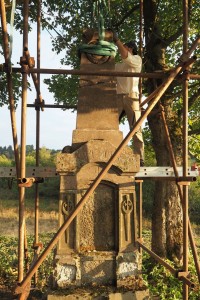 4 Znovuvztyčení pomníku padlým v Dlouhé 